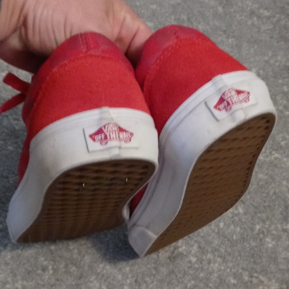 Red Vans size 7.5 woman's - Picture 2 of 7